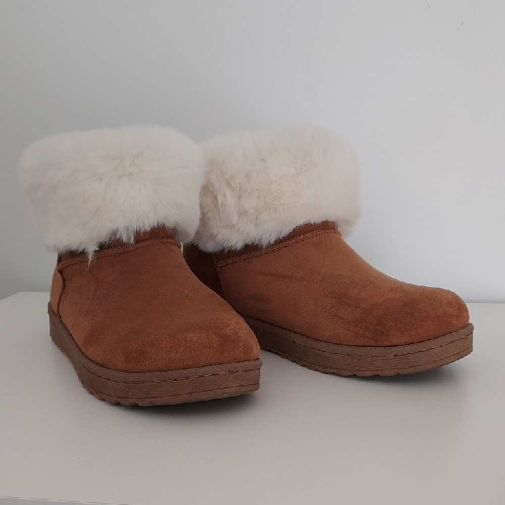 Whiskey Color Short Boots/Slippers with Cream Fur Lining
